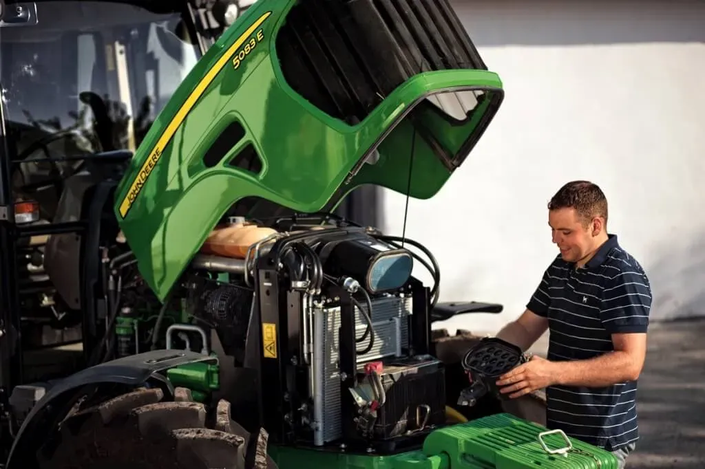Ремонт трактора в Києві та на виїзді: капітальний ремонт тракторів  - фото 1